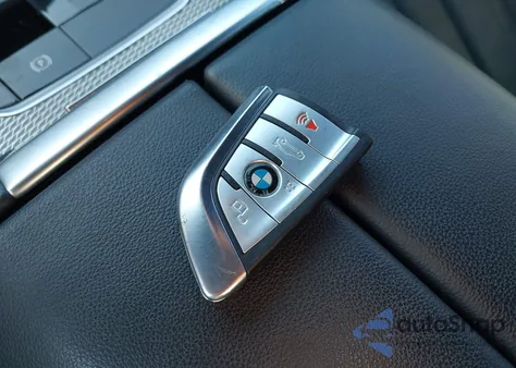 2021 BMW X6 Sdrive40I z USA, uszkodzony, nr VIN 5UXCY4C02M9F96479